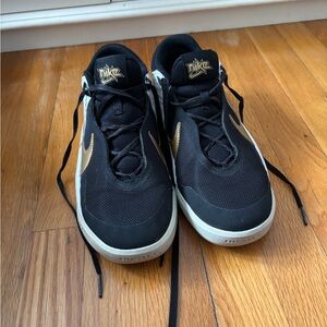 Nike Black and Gold Athletic Sneakers - 6 YOUTH